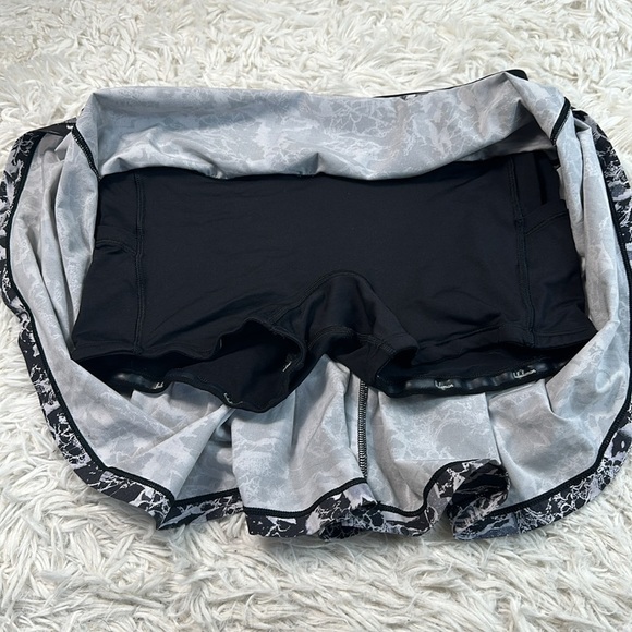 Lululemon Circuit Breaker Skirt II (Tall) (15") Interlaced Alpine White Black / - Picture 3 of 7